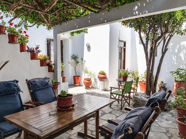Traditional House Skopelos Town Exterior photo